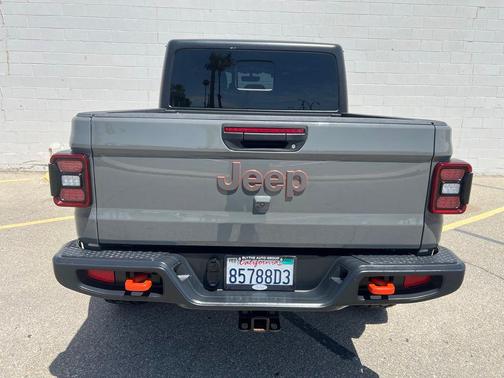 Sting-Gray Clearcoat 2021 Jeep Gladiator Mojave 4x4