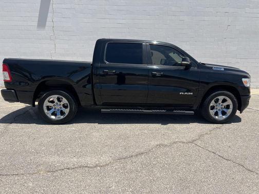 Diamond Black Crystal Pearlcoat 2019 RAM 1500 Big Horn