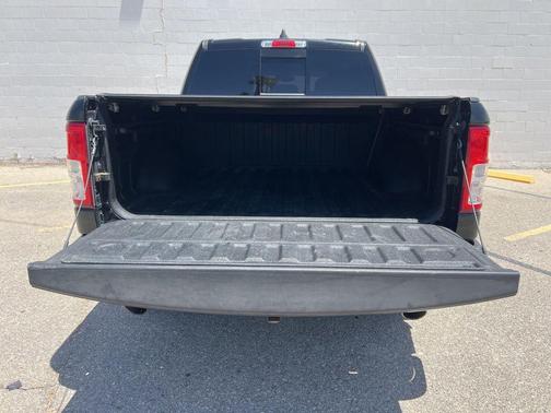 Diamond Black Crystal Pearlcoat 2019 RAM 1500 Big Horn