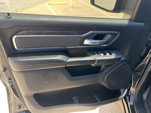Diamond Black Crystal Pearlcoat 2019 RAM 1500 Big Horn