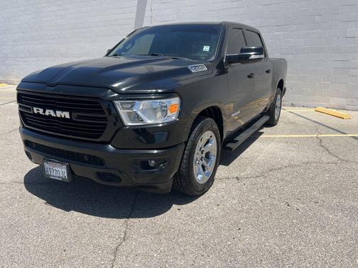 Diamond Black Crystal Pearlcoat 2019 RAM 1500 Big Horn