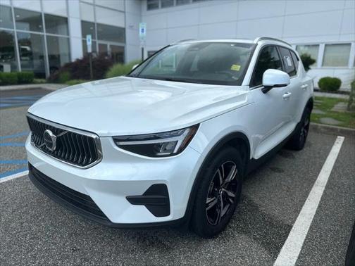 2025 Volvo XC40 B5 Core Bright Theme