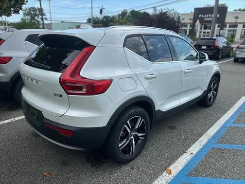 2025 Volvo XC40 B5 Core Bright Theme