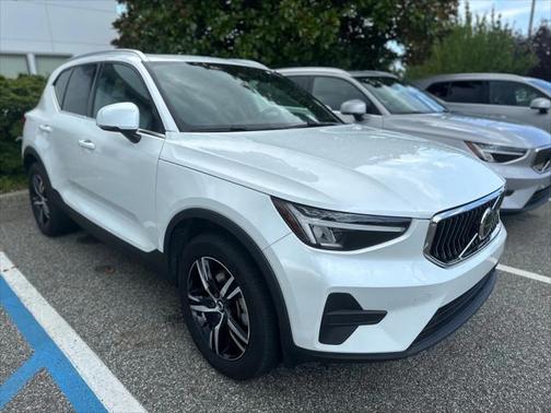 2025 Volvo XC40 B5 Core Bright Theme