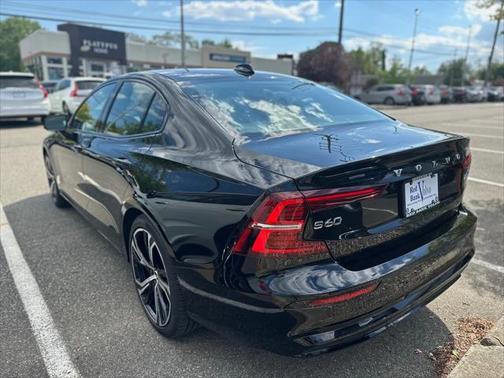 2024 Volvo S60 B5 Core Dark Theme