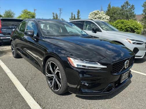 2024 Volvo S60 B5 Core Dark Theme