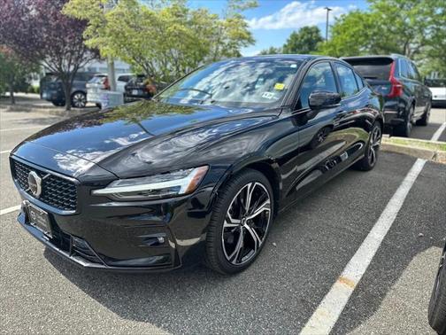 2024 Volvo S60 B5 Core Dark Theme