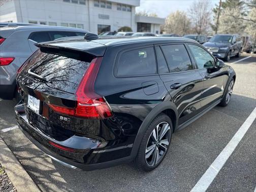 2023 Volvo V60 Cross Country B5 Plus