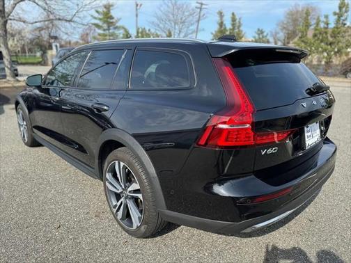 2023 Volvo V60 Cross Country B5 Plus