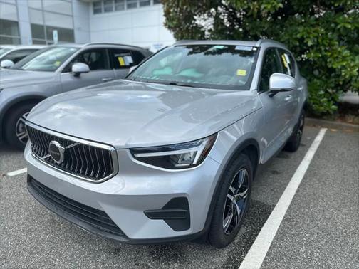 2025 Volvo XC40 B5 Core Bright Theme