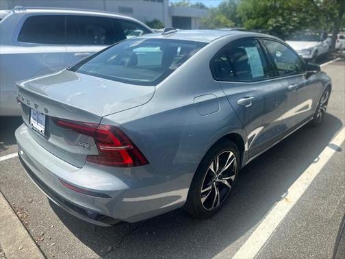 2024 Volvo S60 B5 Core Dark Theme
