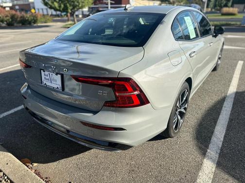 2024 Volvo S60 B5 Core Dark Theme