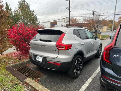 2025 Volvo XC40 Plus