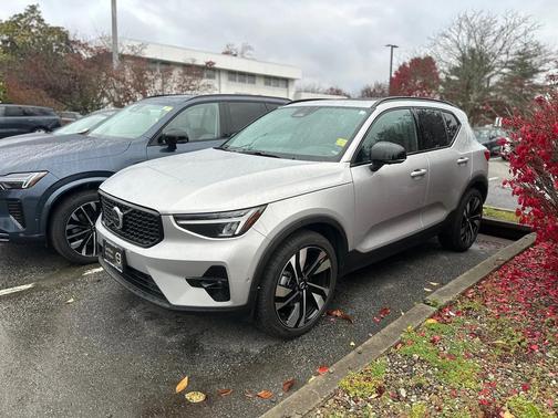 2025 Volvo XC40 Plus