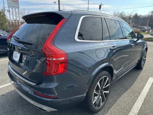 2021 Volvo XC90 T6 Momentum