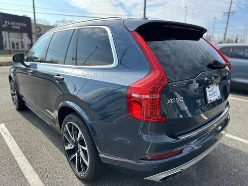 2021 Volvo XC90 T6 Momentum