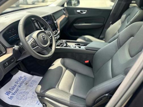 2022 Volvo XC60 B5 Momentum