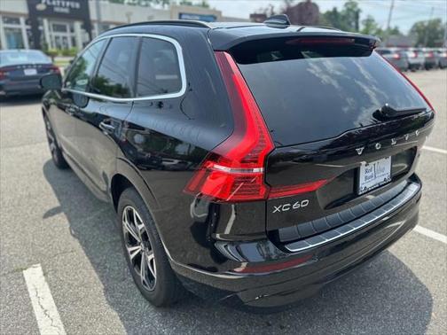 2022 Volvo XC60 B5 Momentum