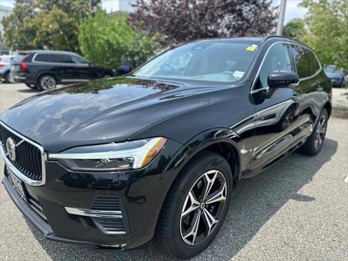 2022 Volvo XC60 B5 Momentum