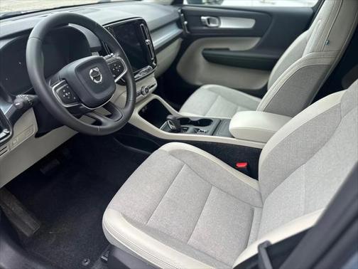 2020 Volvo XC40 T5 Momentum