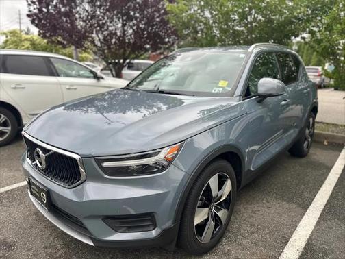 2020 Volvo XC40 T5 Momentum