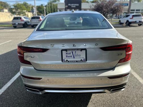 2022 Volvo S60 T5 Momentum