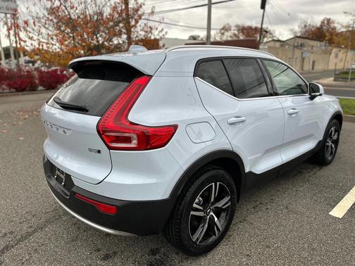 2025 Volvo XC40 B5 Core Bright Theme