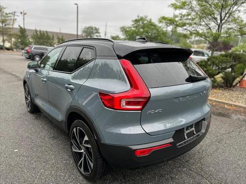 2022 Volvo XC40 T5 R-Design