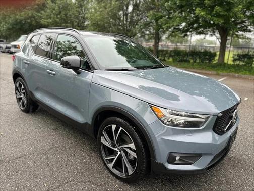 2022 Volvo XC40 T5 R-Design