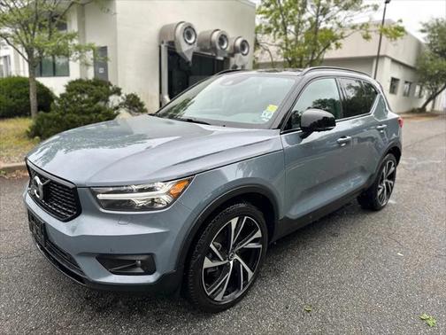 2022 Volvo XC40 T5 R-Design