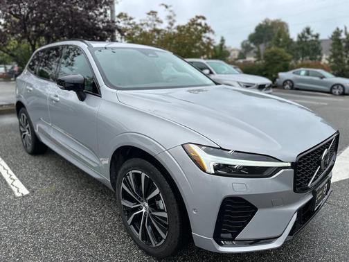 2023 Volvo XC60 B5 Plus Dark Theme