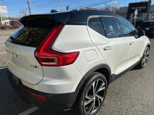 2021 Volvo XC40 T5 R-Design