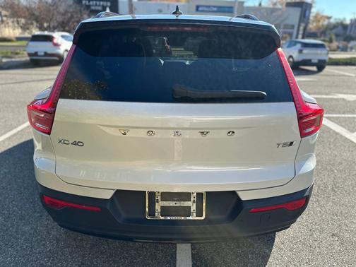 2021 Volvo XC40 T5 R-Design