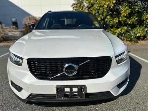 2021 Volvo XC40 T5 R-Design