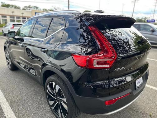 2025 Volvo XC40 B5 Plus Bright Theme