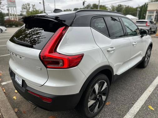 2024 Volvo XC40 Recharge Pure Electric Twin Core