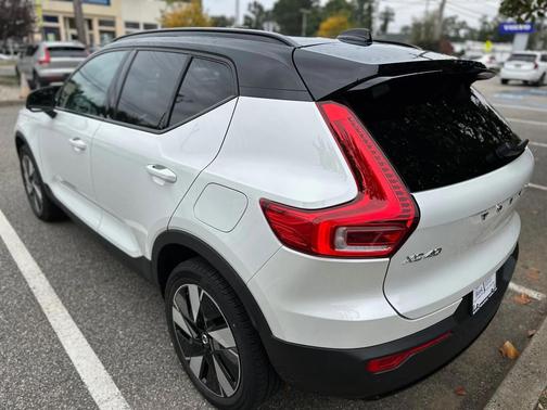 2024 Volvo XC40 Recharge Pure Electric Twin Core