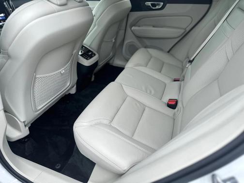 2021 Volvo XC60 T5 Inscription