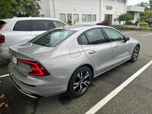 2024 Volvo S60 B5 Core Dark Theme