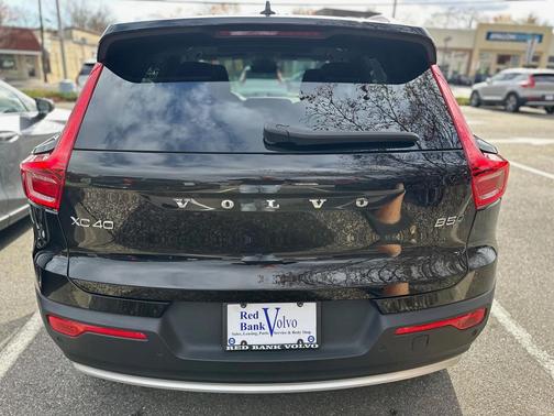 2025 Volvo XC40 B5 Plus Bright Theme