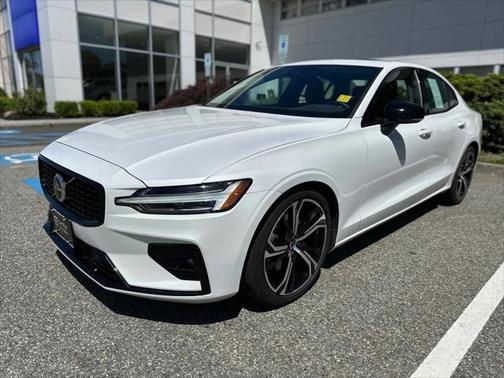 2024 Volvo S60 B5 Core Dark Theme