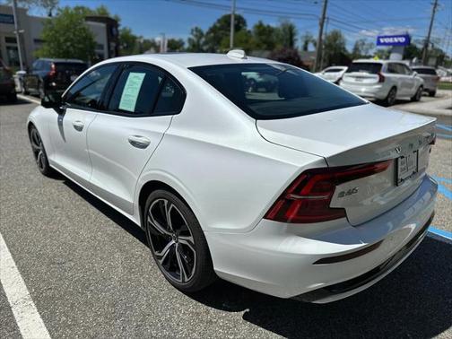 2024 Volvo S60 B5 Core Dark Theme