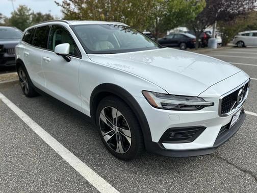 2020 Volvo V60 Cross Country T5