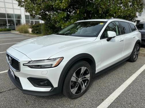2020 Volvo V60 Cross Country T5