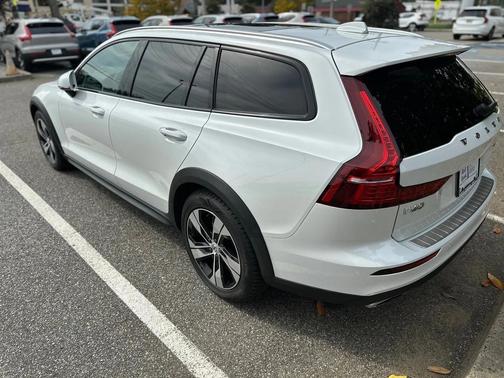 2020 Volvo V60 Cross Country T5