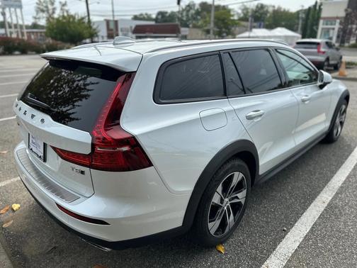 2020 Volvo V60 Cross Country T5