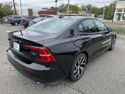 2020 Volvo S60 T6 Momentum