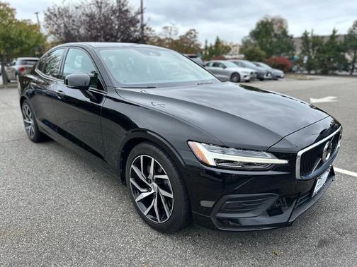 2020 Volvo S60 T6 Momentum