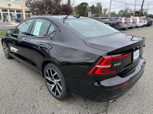 2020 Volvo S60 T6 Momentum