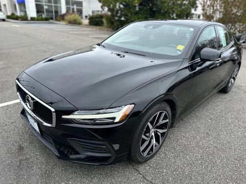 2020 Volvo S60 T6 Momentum